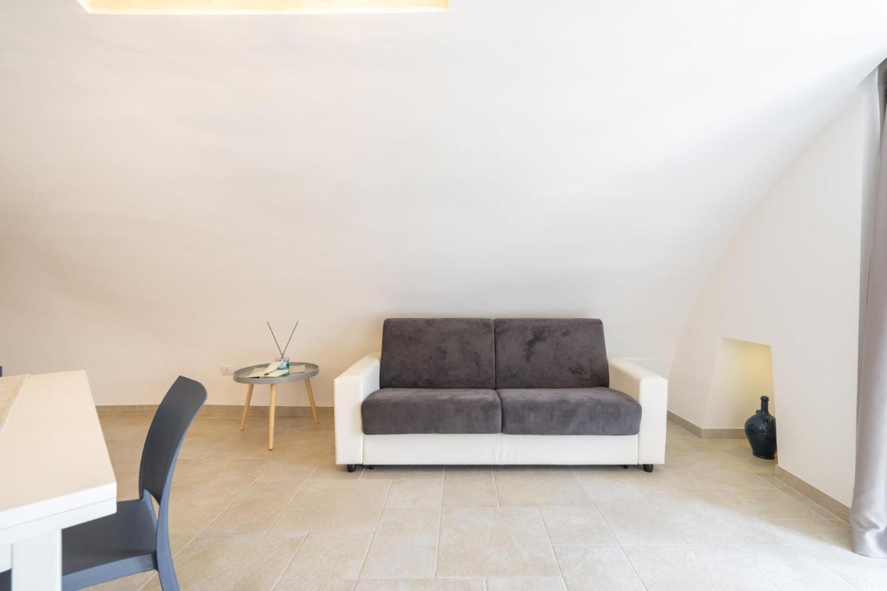Suite La Scala Del Borgo Cisternino Eksteriør billede