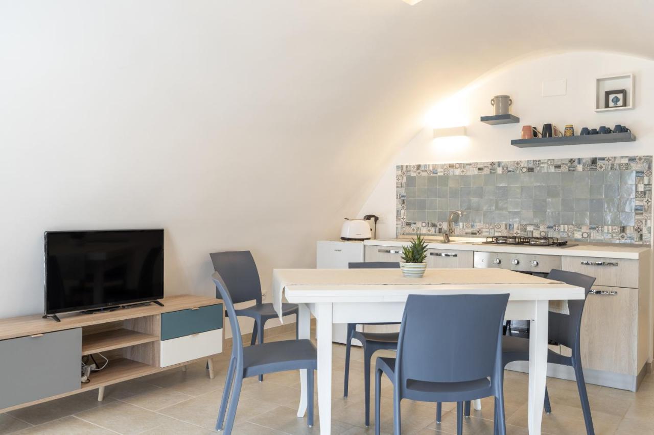 Suite La Scala Del Borgo Cisternino Eksteriør billede