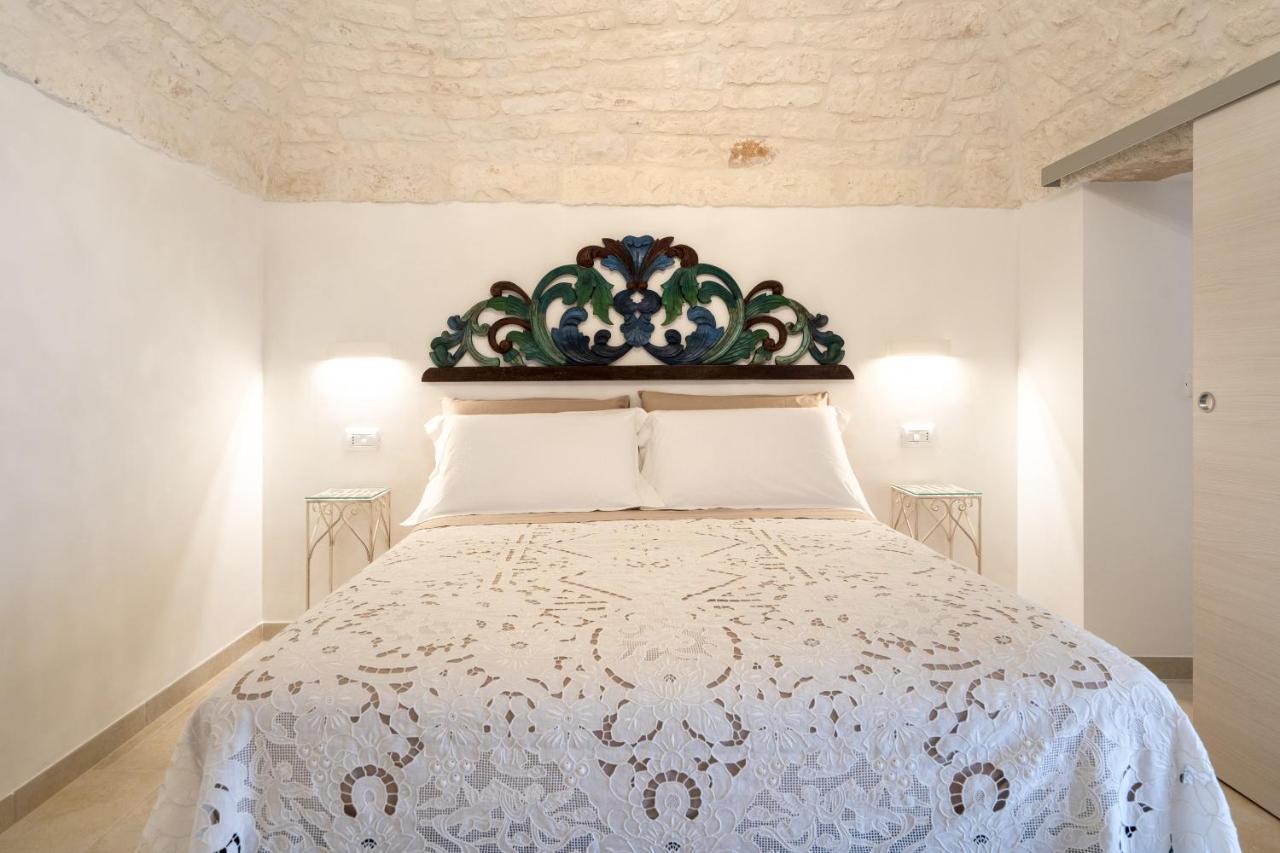 Suite La Scala Del Borgo Cisternino Eksteriør billede