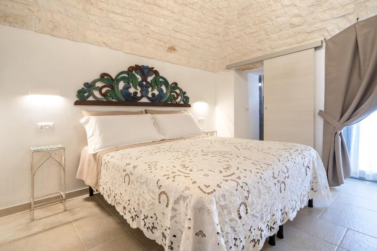 Suite La Scala Del Borgo Cisternino Eksteriør billede